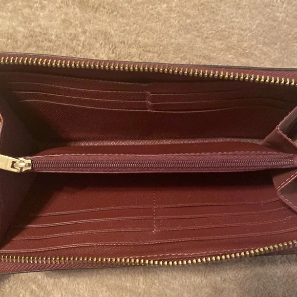 Burgundy coach wallet - Picture 3 of 4
